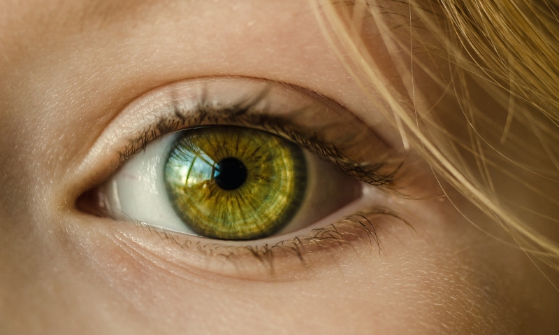 Síndrome del ojo seco en mujeres